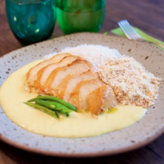 Peito de frango grelhado ao molho de mostarda