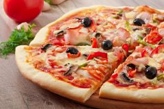Pizza de presunto com palmito